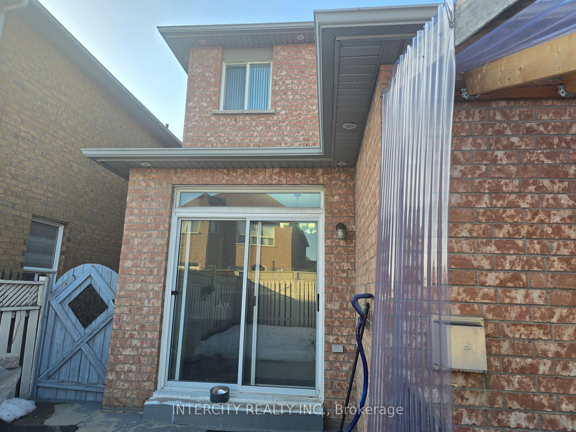 Photo 1 of 27 Zia Dodda Crescent, Brampton, Brampton East — HOMEH