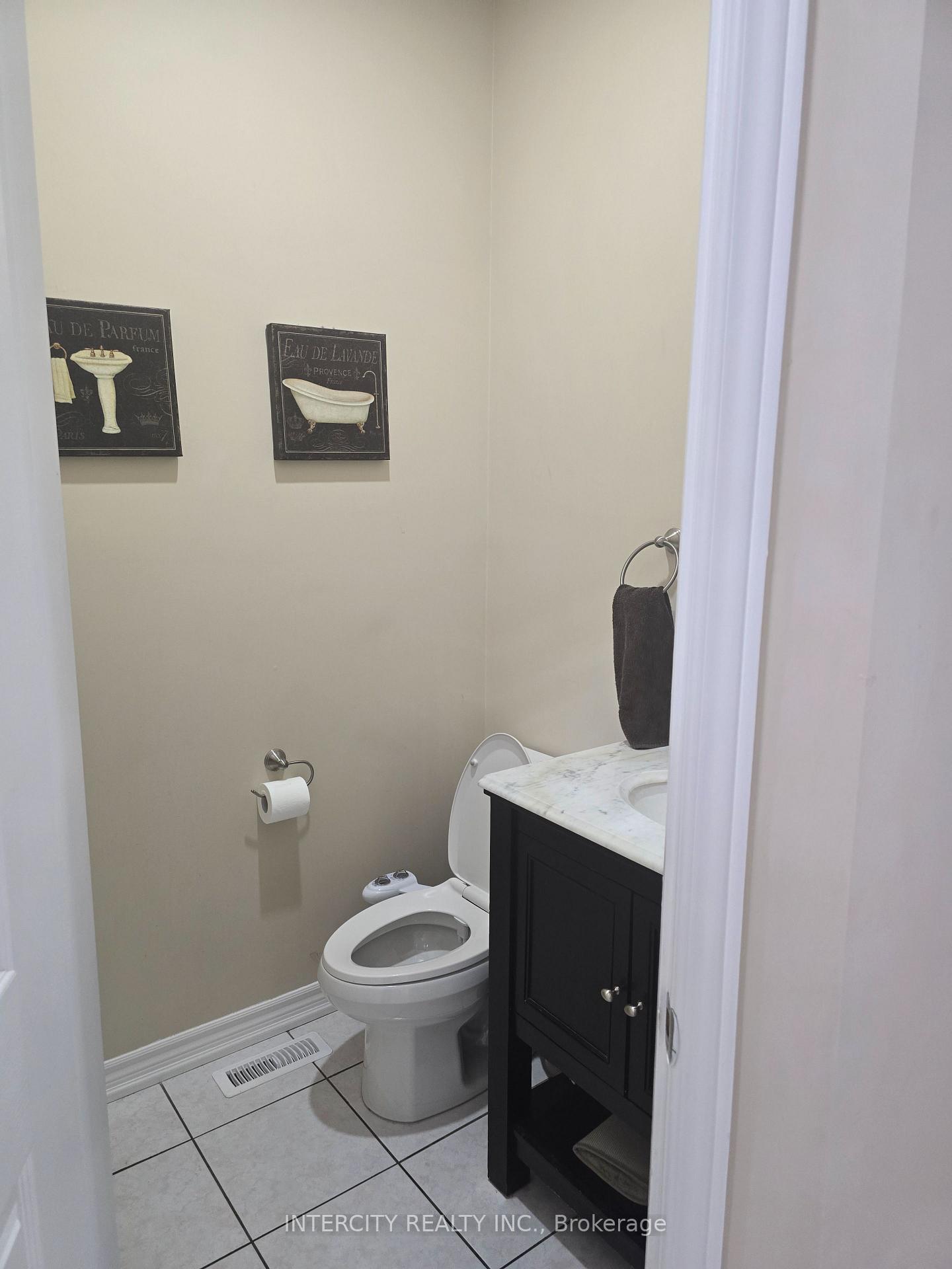 Photo 5 of 27 Zia Dodda Crescent, Brampton, Brampton East — HOMEH