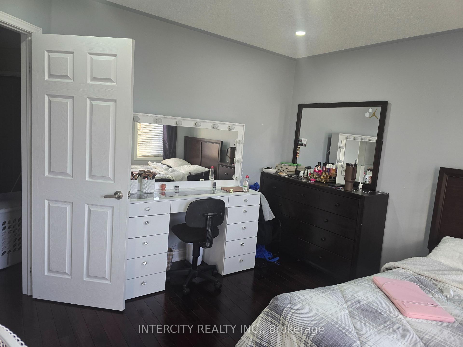 Photo 10 of 27 Zia Dodda Crescent, Brampton, Brampton East — HOMEH