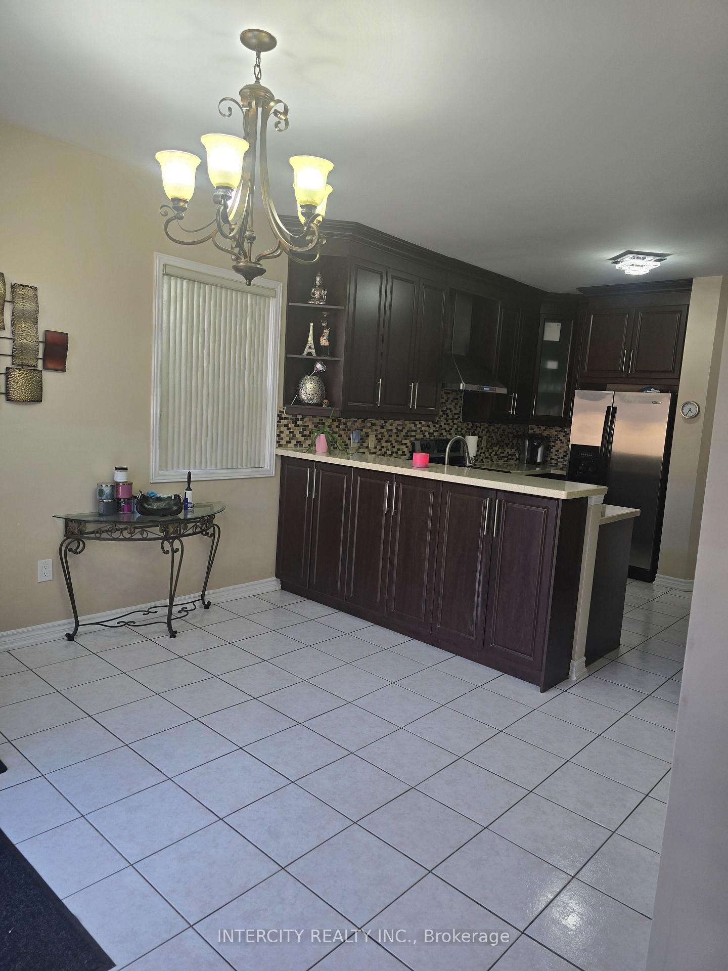 Photo 13 of 27 Zia Dodda Crescent, Brampton, Brampton East — HOMEH
