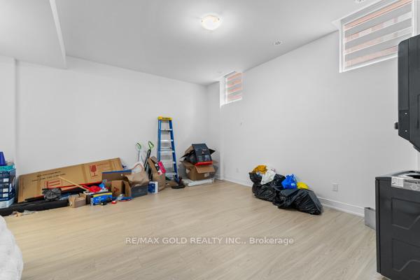 Photo 8 of 25 Desiree Place W, Caledon, Bolton West — HOMEH