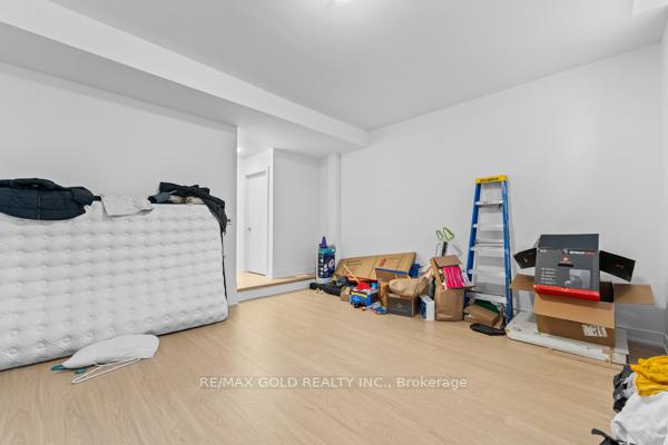 Photo 10 of 25 Desiree Place W, Caledon, Bolton West — HOMEH