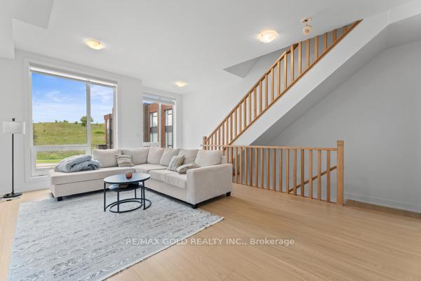 Photo 12 of 25 Desiree Place W, Caledon, Bolton West — HOMEH