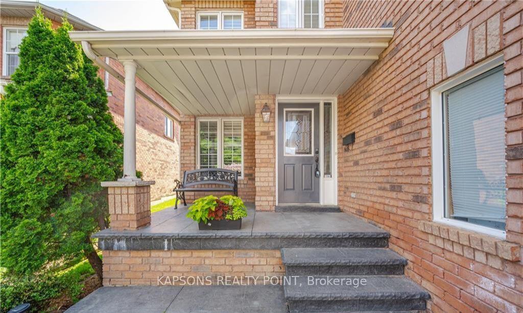 Photo 6 of 26 Baccarat Crescent, Brampton, Snelgrove — HOMEH