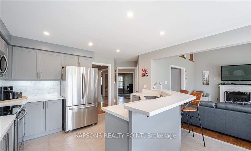 Photo 2 of 26 Baccarat Crescent, Brampton, Snelgrove — HOMEH