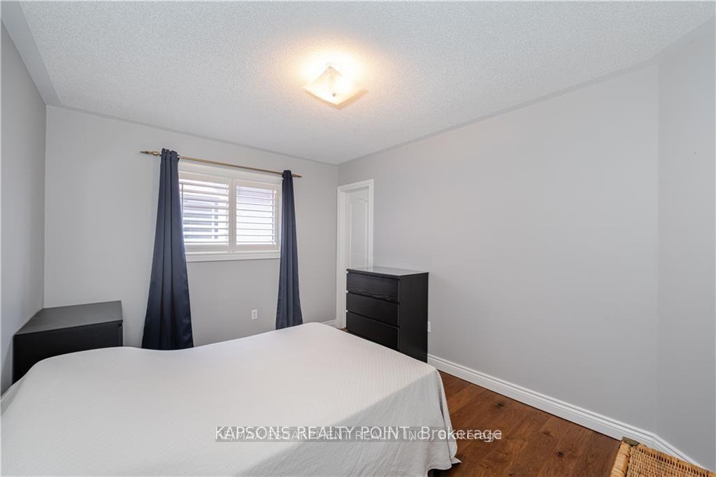 Photo 8 of 26 Baccarat Crescent, Brampton, Snelgrove — HOMEH