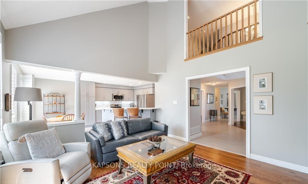 Photo 9 of 26 Baccarat Crescent, Brampton, Snelgrove — HOMEH