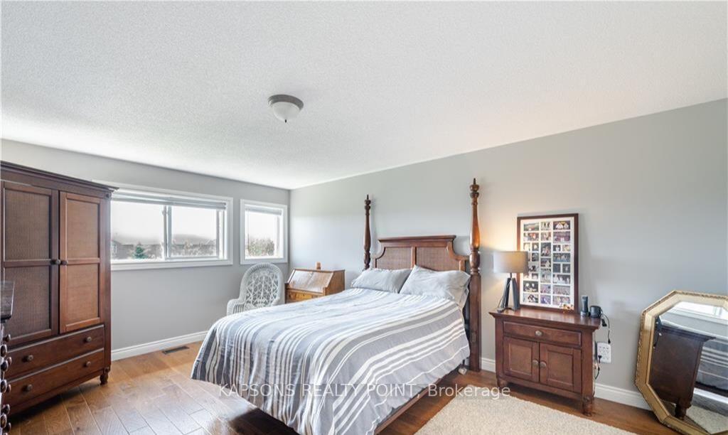 Photo 10 of 26 Baccarat Crescent, Brampton, Snelgrove — HOMEH
