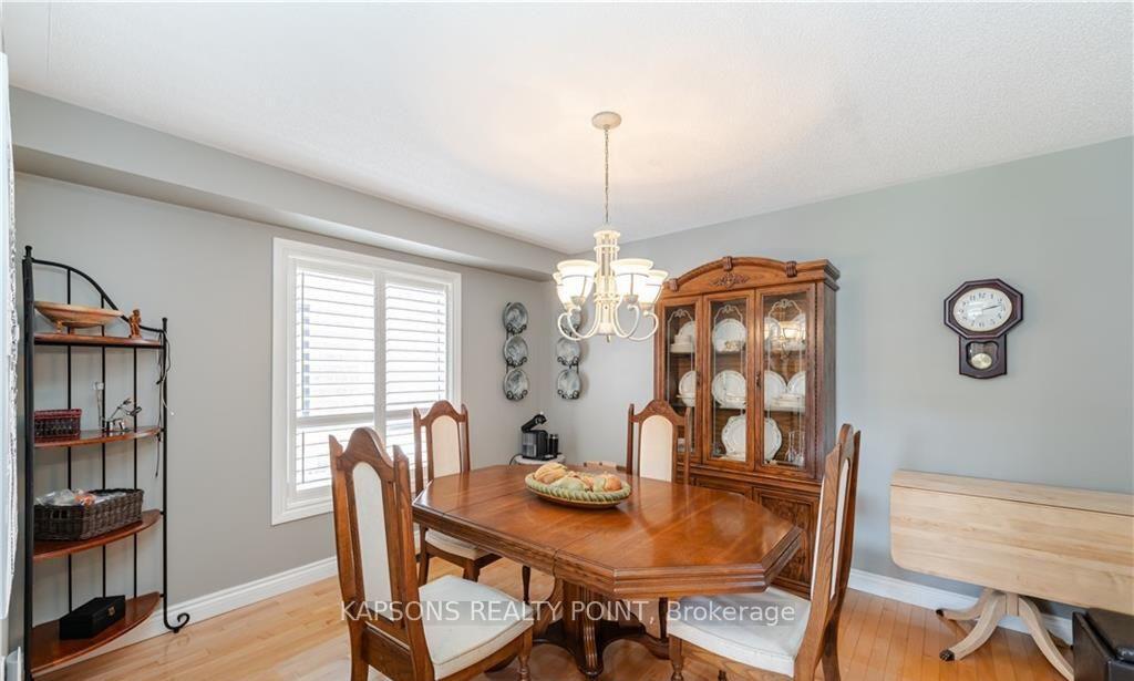 Photo 12 of 26 Baccarat Crescent, Brampton, Snelgrove — HOMEH
