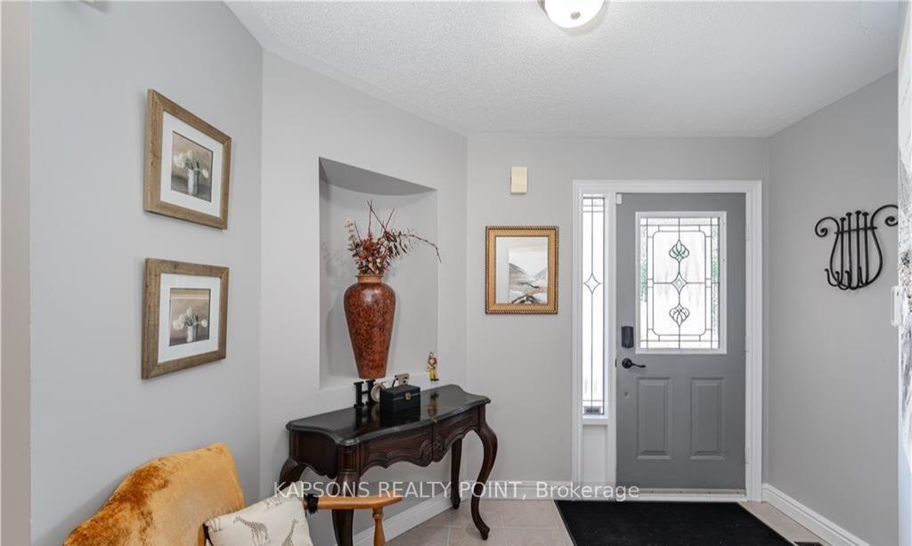 Photo 16 of 26 Baccarat Crescent, Brampton, Snelgrove — HOMEH