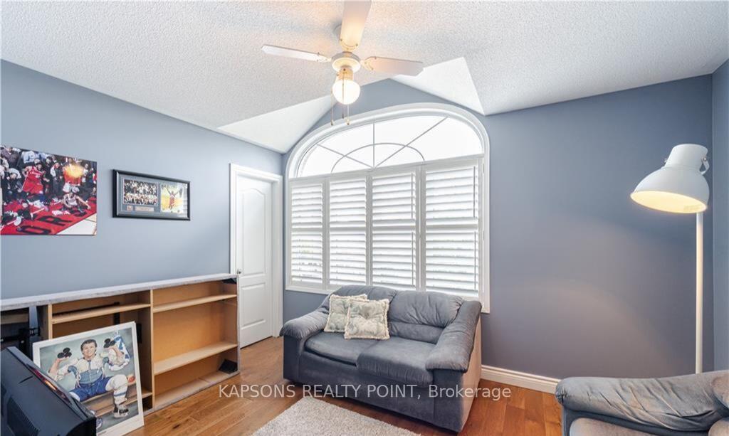Photo 11 of 26 Baccarat Crescent, Brampton, Snelgrove — HOMEH