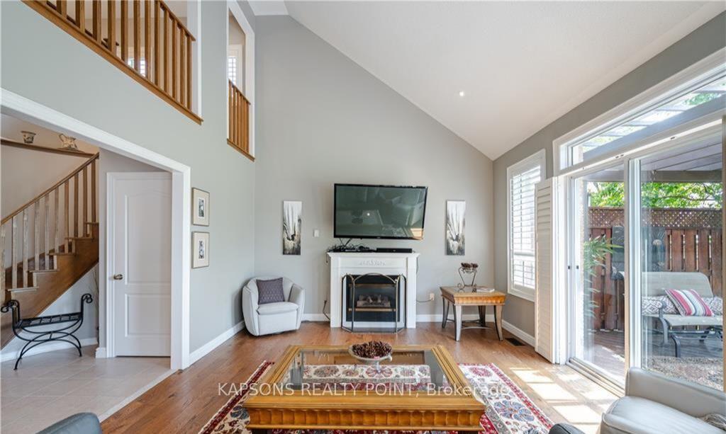 Photo 13 of 26 Baccarat Crescent, Brampton, Snelgrove — HOMEH