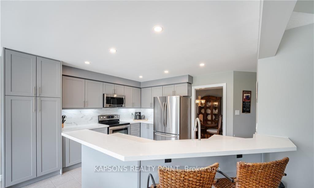 Photo 17 of 26 Baccarat Crescent, Brampton, Snelgrove — HOMEH