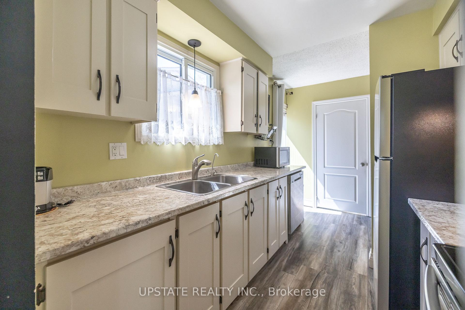 Photo 7 of 277 Heritage Drive, Kitchener — HOMEH