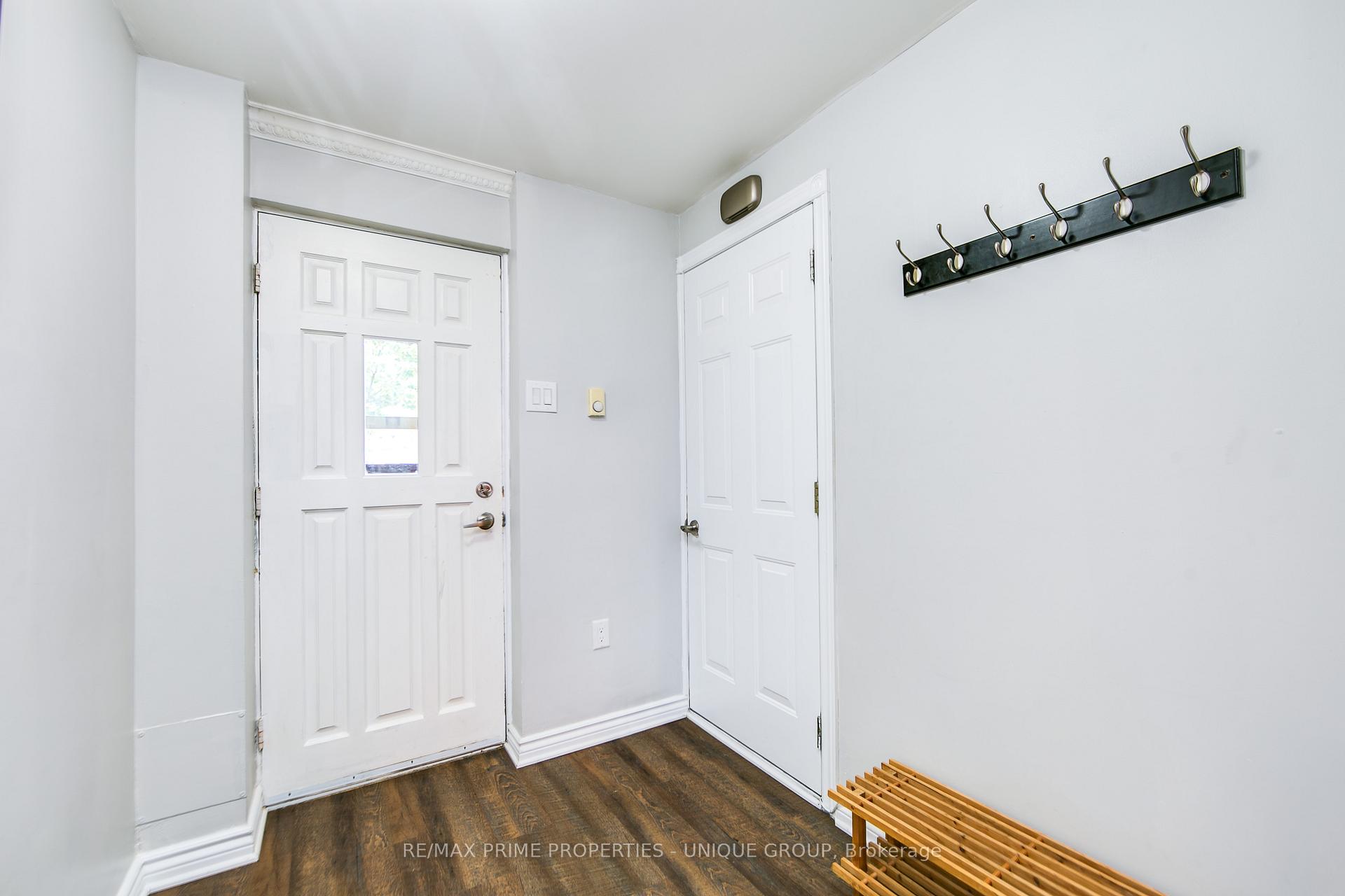 Photo 2 of 104 Darras Court, Brampton, Southgate — HOMEH