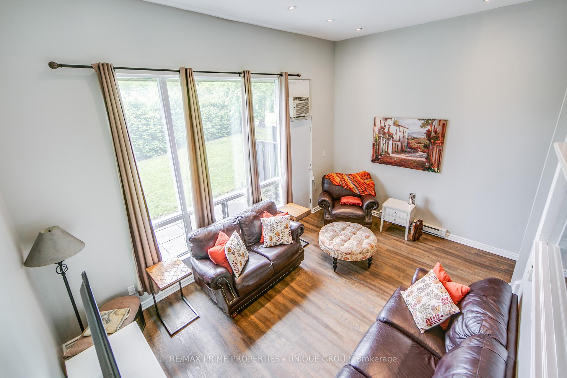 Photo 3 of 104 Darras Court, Brampton, Southgate — HOMEH