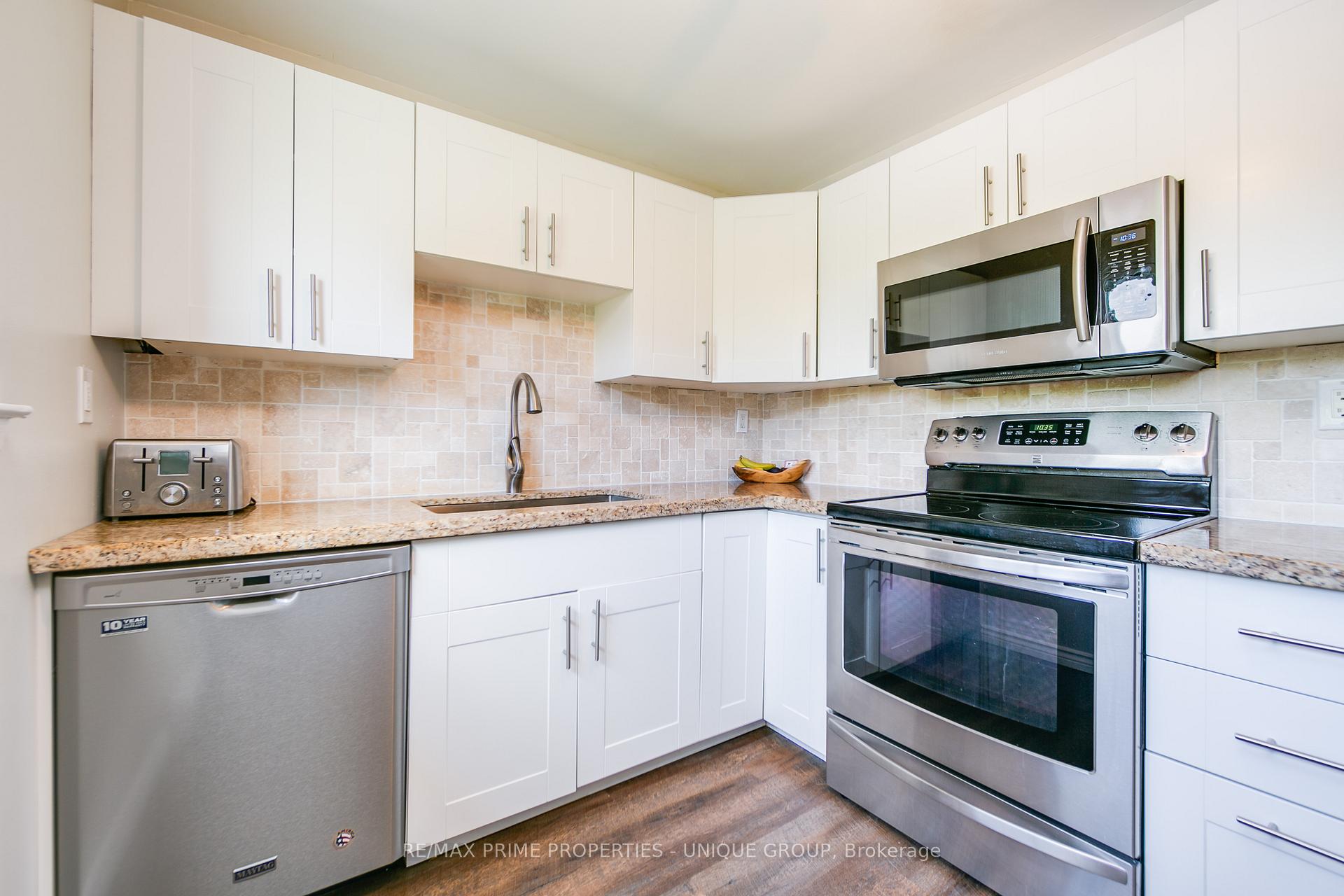 Photo 8 of 104 Darras Court, Brampton, Southgate — HOMEH