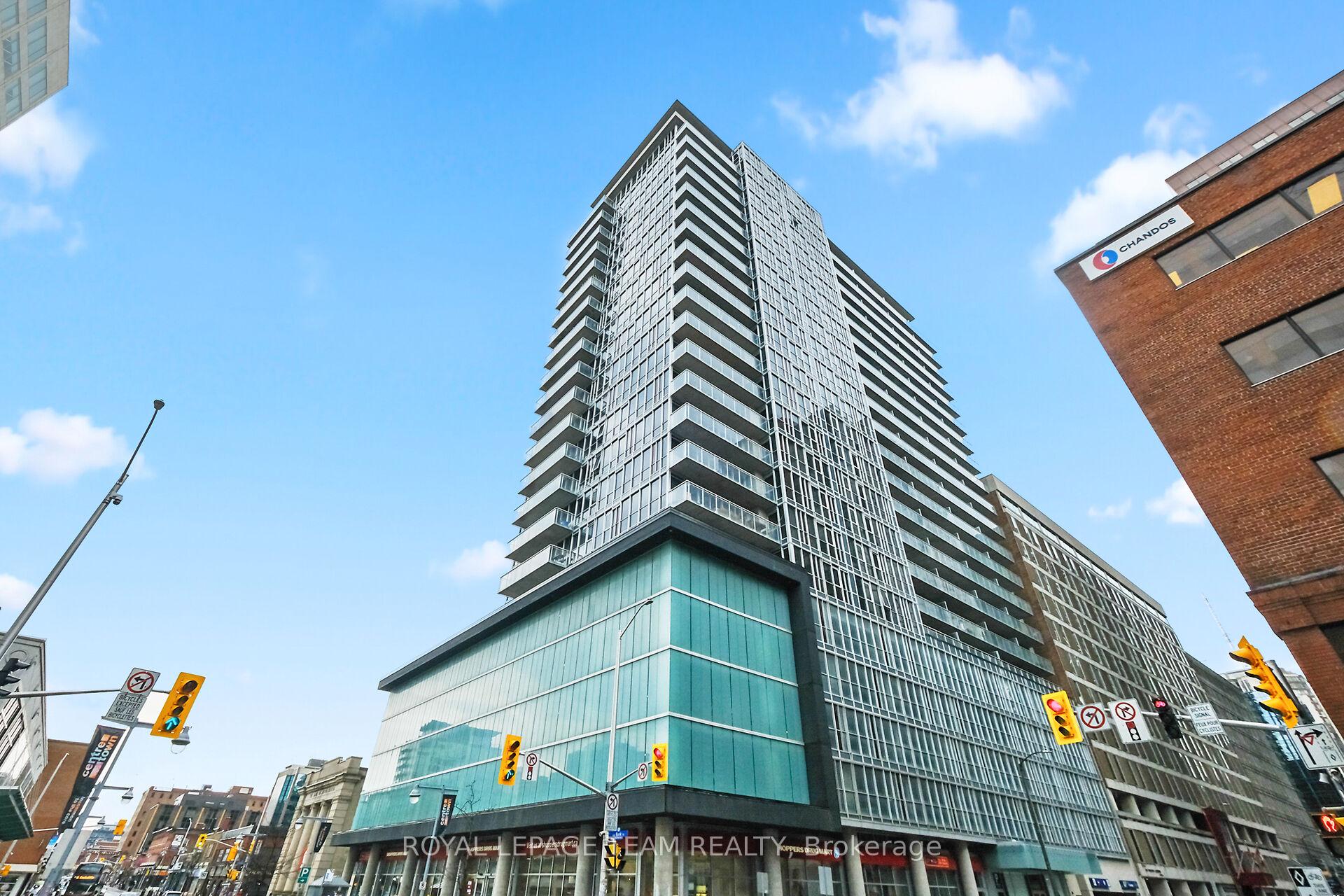 Front of Unit 1213, 324 Laurier Avenue W