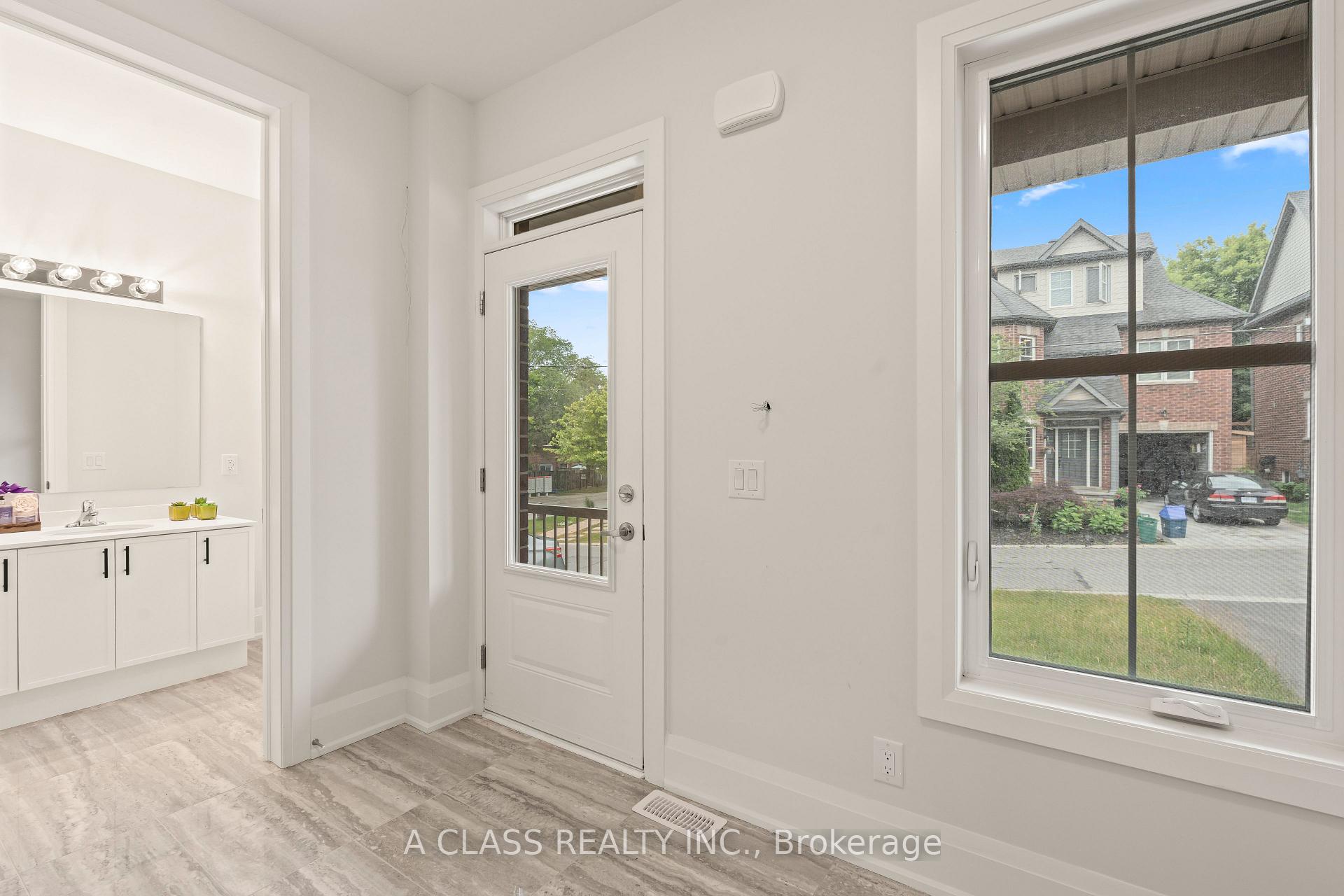 Photo 4 of 14 Deer Park Lane, Markham, Old Markham Village — HOMEH