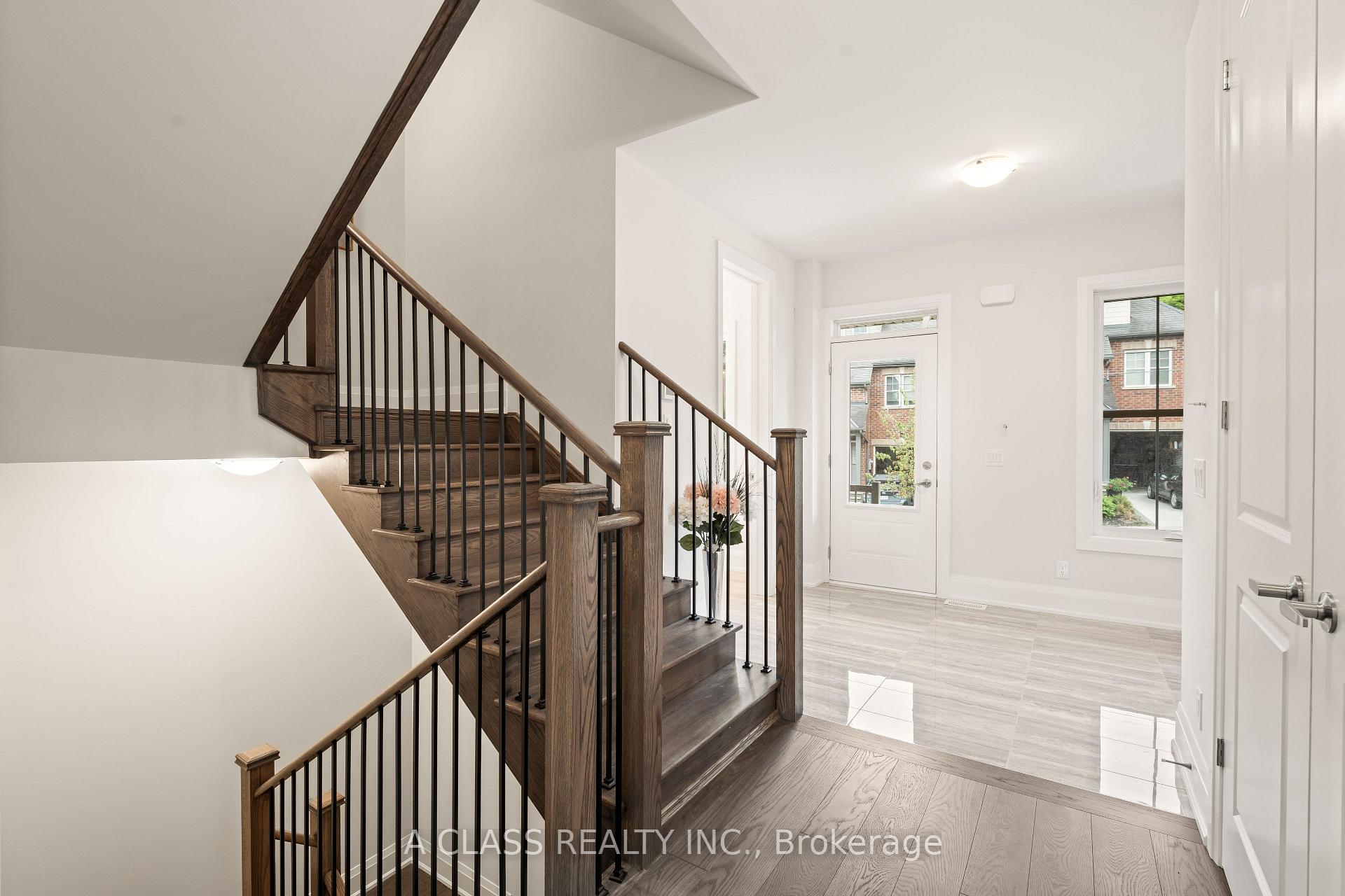 Photo 5 of 14 Deer Park Lane, Markham, Old Markham Village — HOMEH