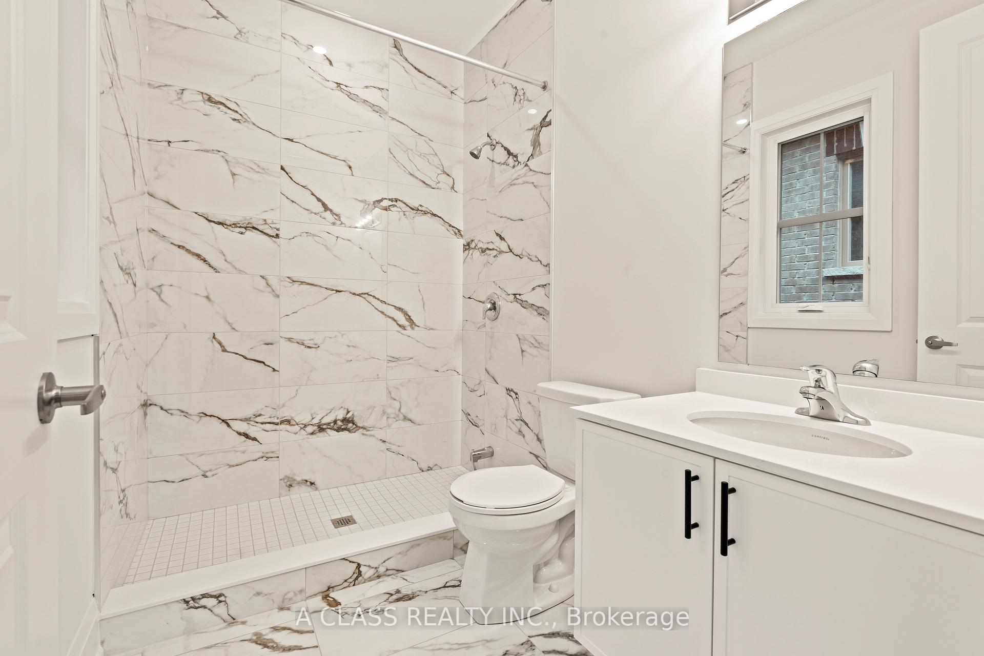 Photo 2 of 14 Deer Park Lane, Markham, Old Markham Village — HOMEH