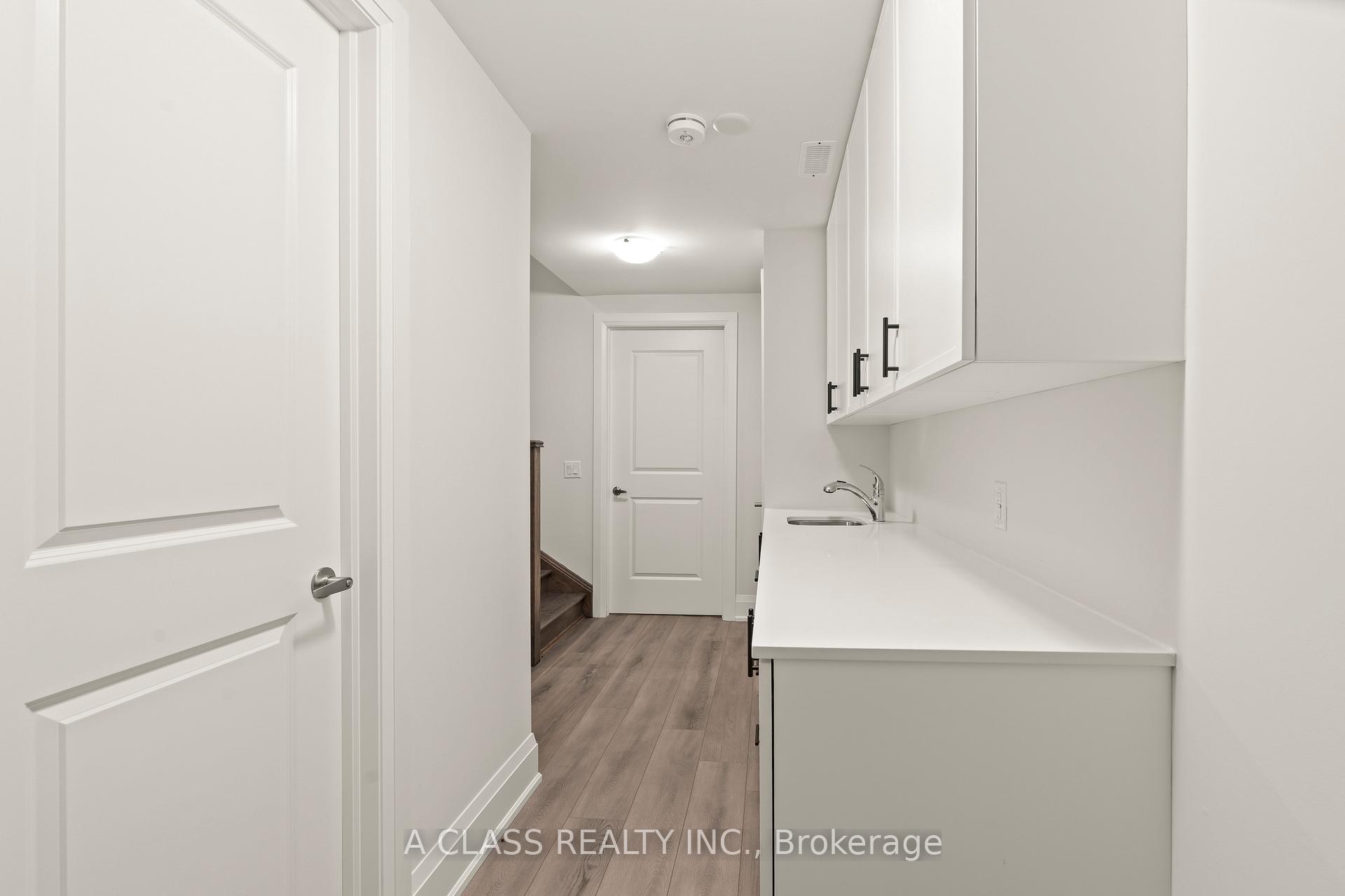 Photo 3 of 14 Deer Park Lane, Markham, Old Markham Village — HOMEH