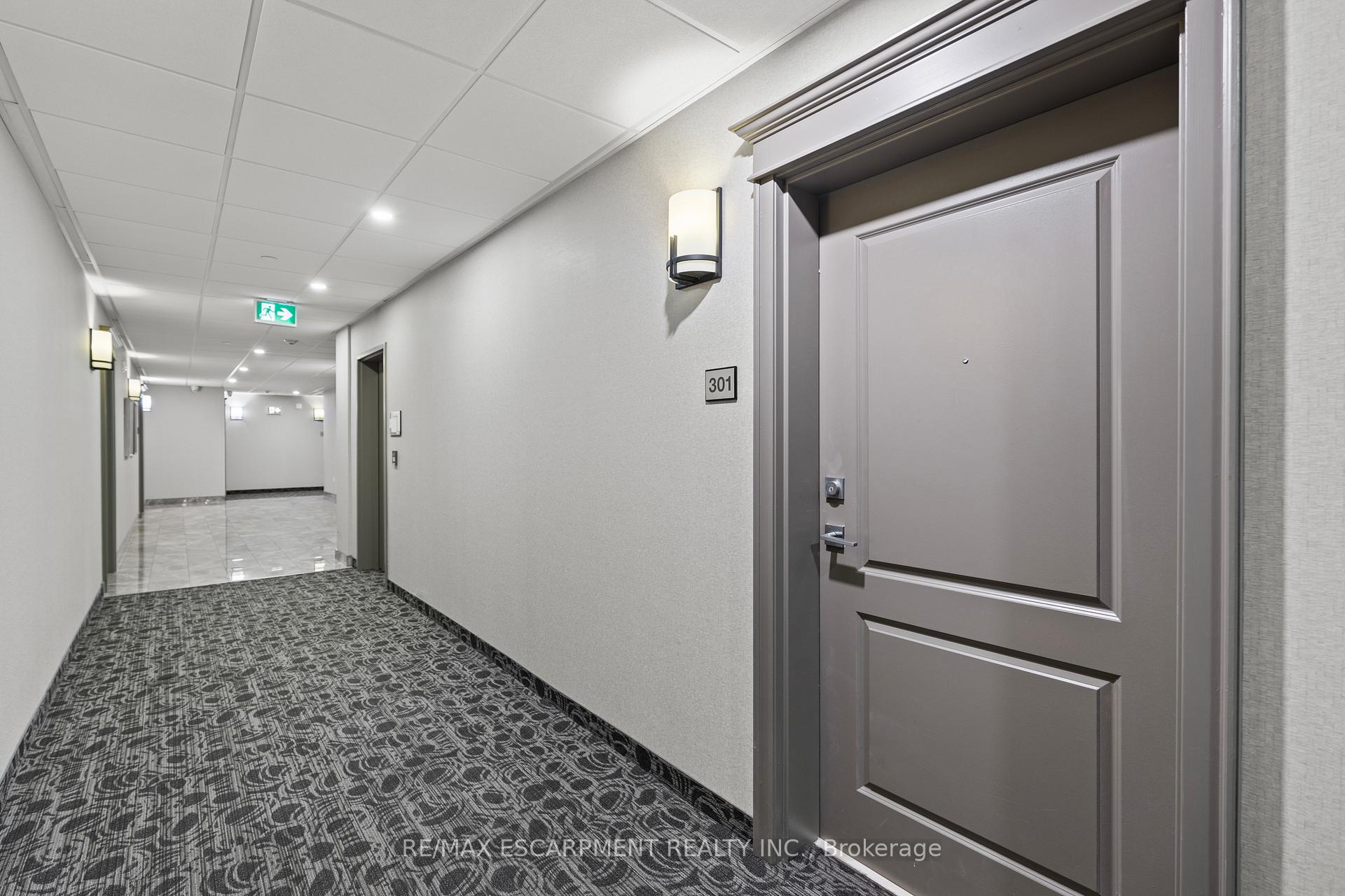 Photo 3 of Unit 301, 101 Shoreview Place, Hamilton, Stoney Creek — HOMEH