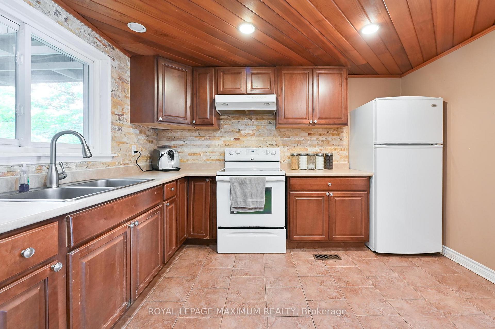 Photo 3 of 64 Glenmore Crescent, Brampton, Northgate — HOMEH