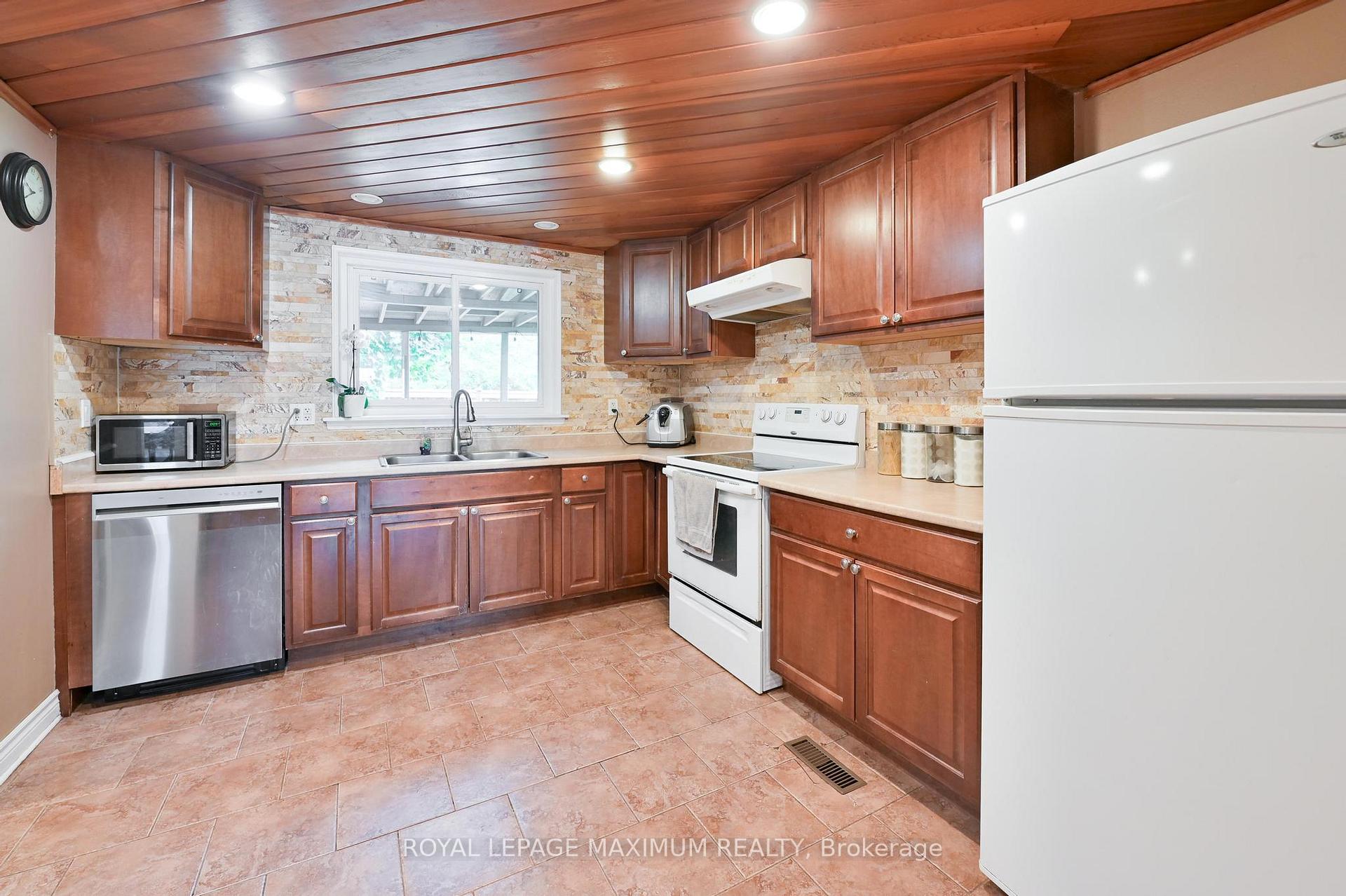 Photo 9 of 64 Glenmore Crescent, Brampton, Northgate — HOMEH