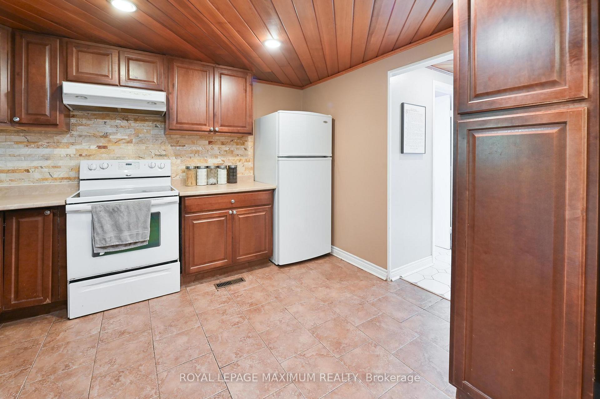Photo 13 of 64 Glenmore Crescent, Brampton, Northgate — HOMEH