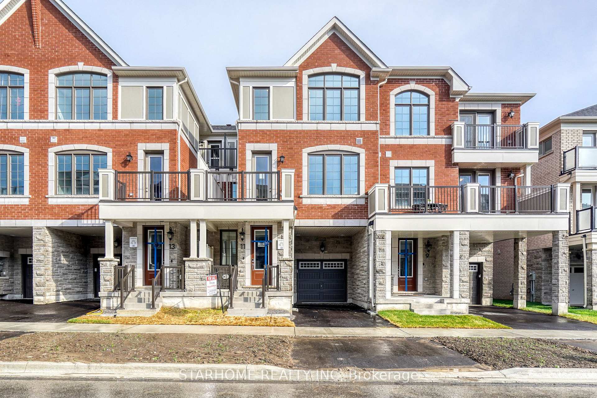 Front of 11 Avani Avenue