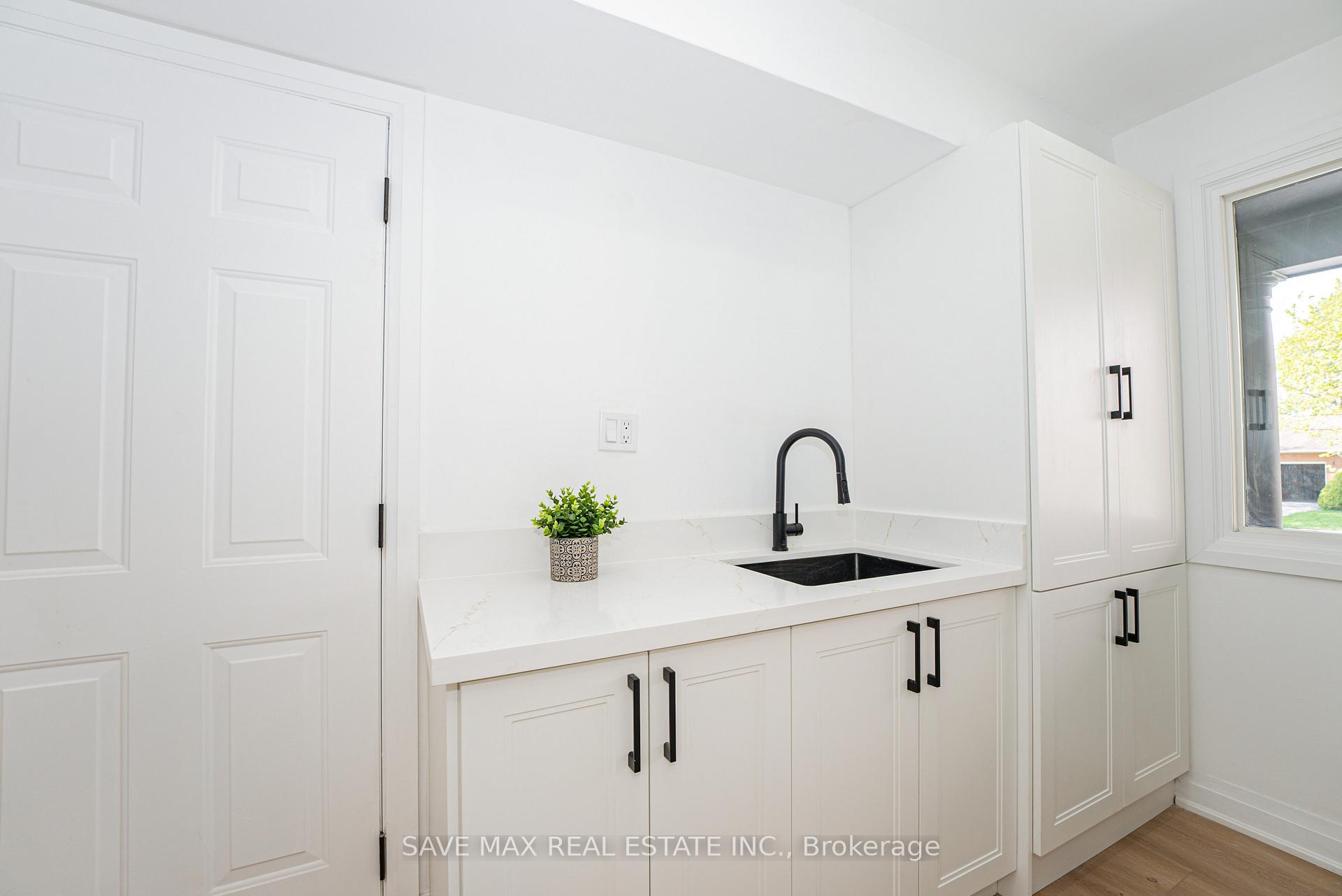 Photo 10 of 281 Parkmount Drive, Waterloo — HOMEH