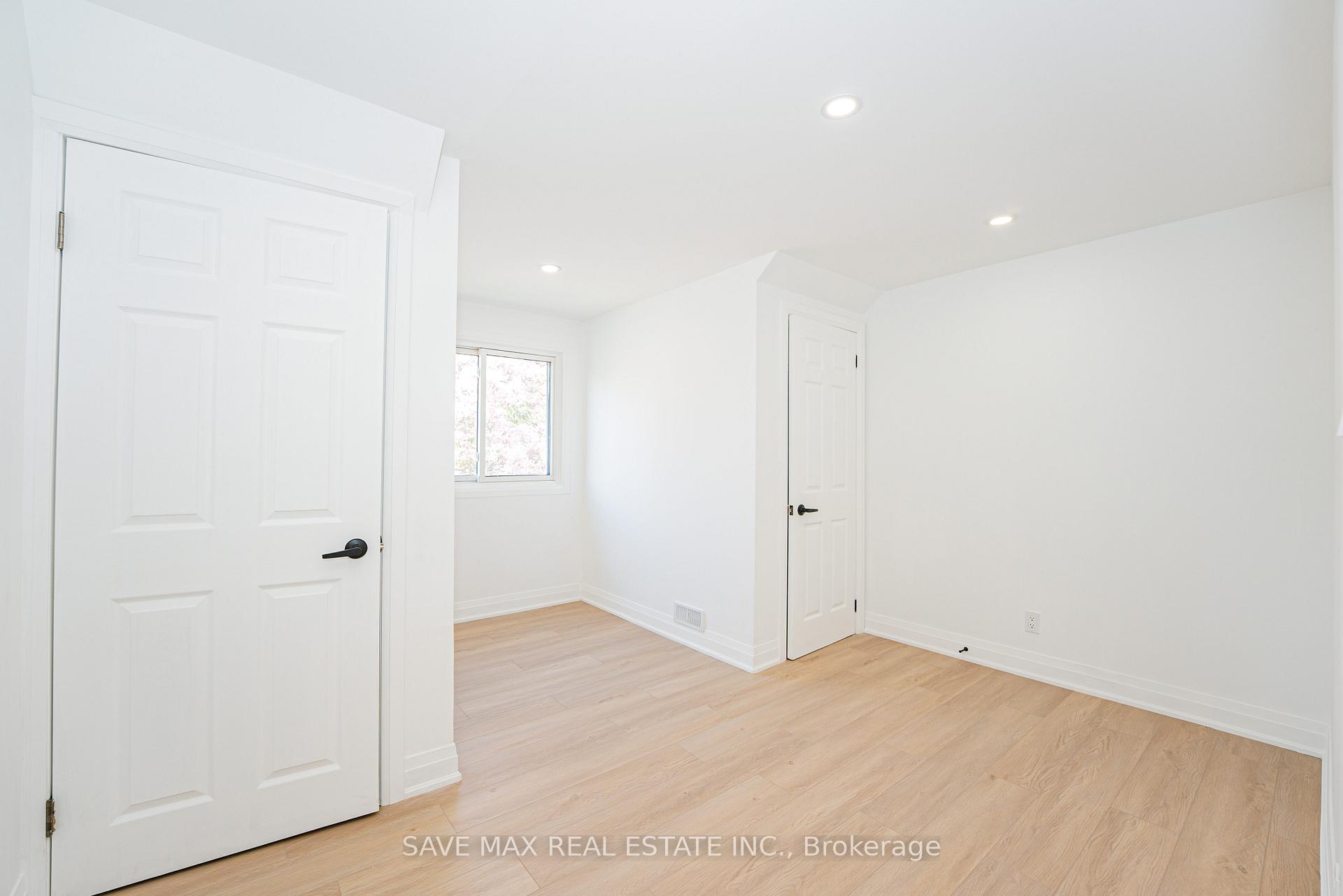 Photo 32 of 281 Parkmount Drive, Waterloo — HOMEH