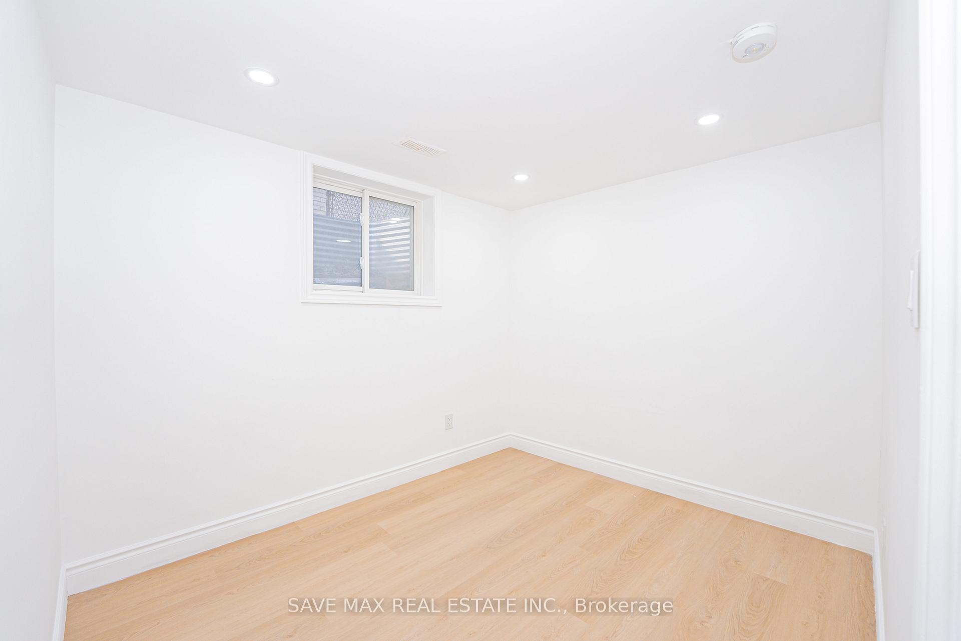 Photo 33 of 281 Parkmount Drive, Waterloo — HOMEH