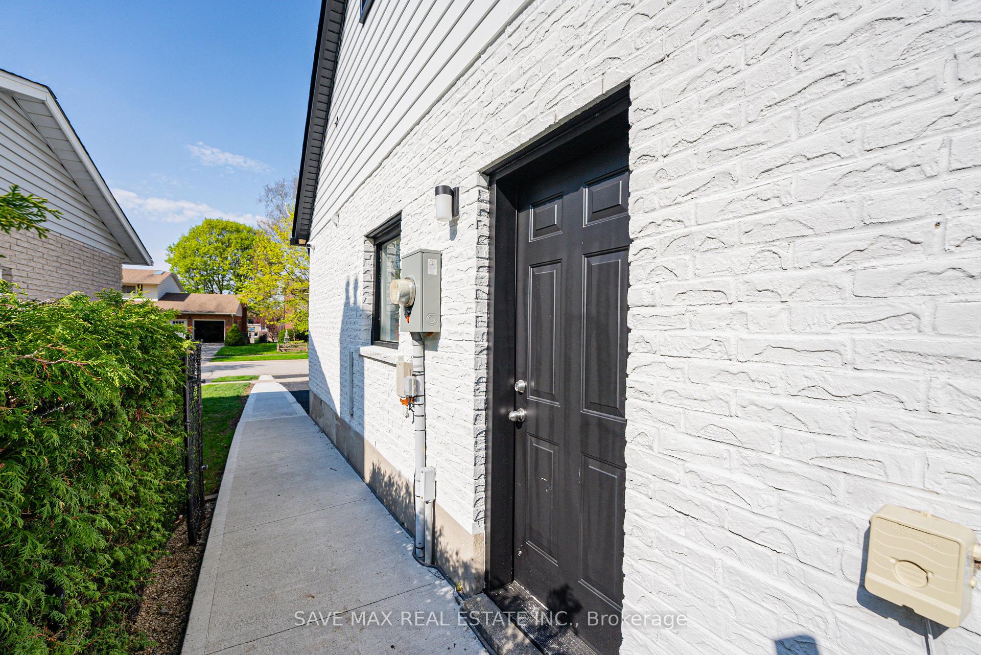Photo 43 of 281 Parkmount Drive, Waterloo — HOMEH