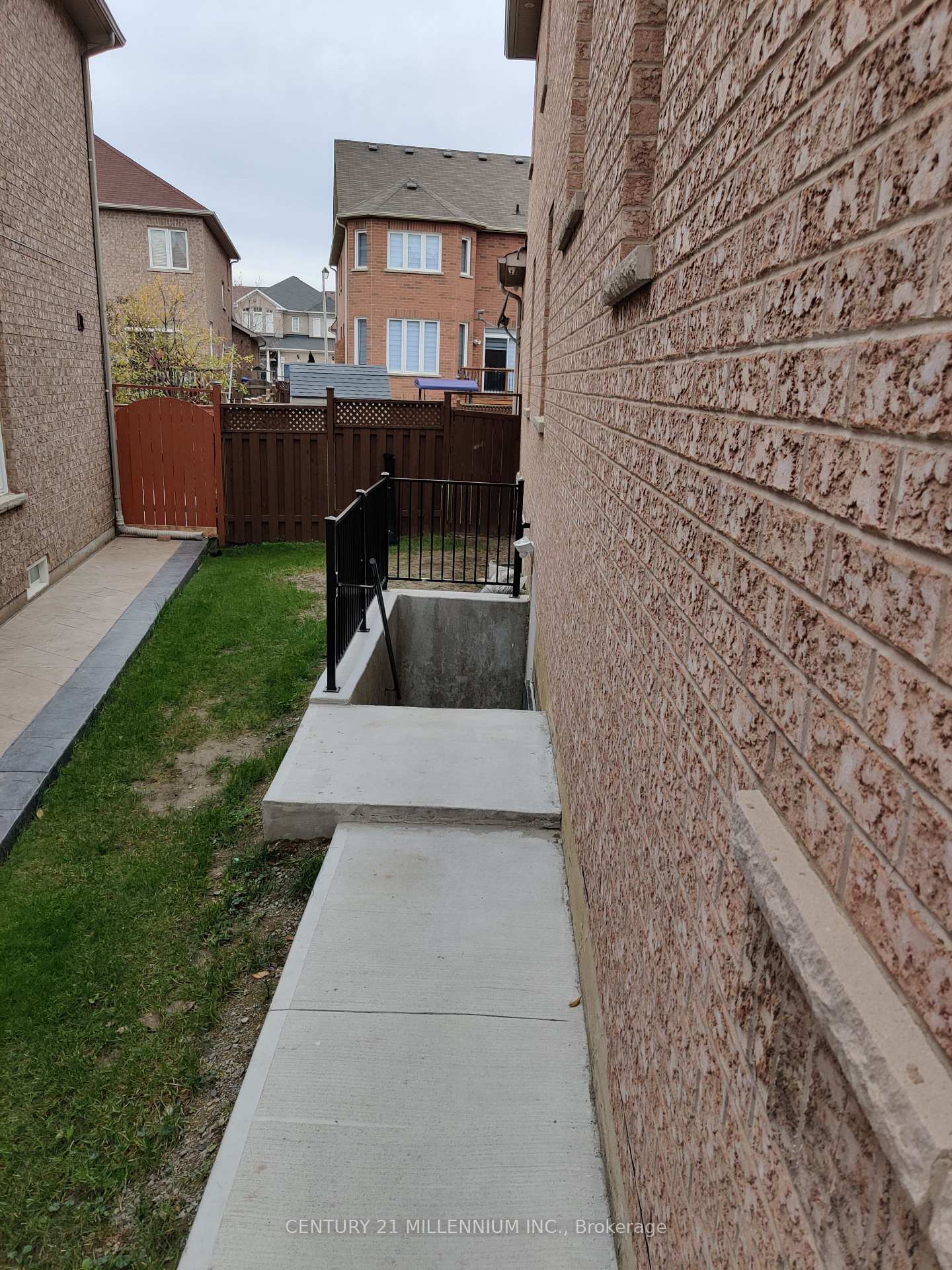 Photo 6 of Unit Bsmt, 97 Harbourtown Crescent, Brampton, Madoc — HOMEH
