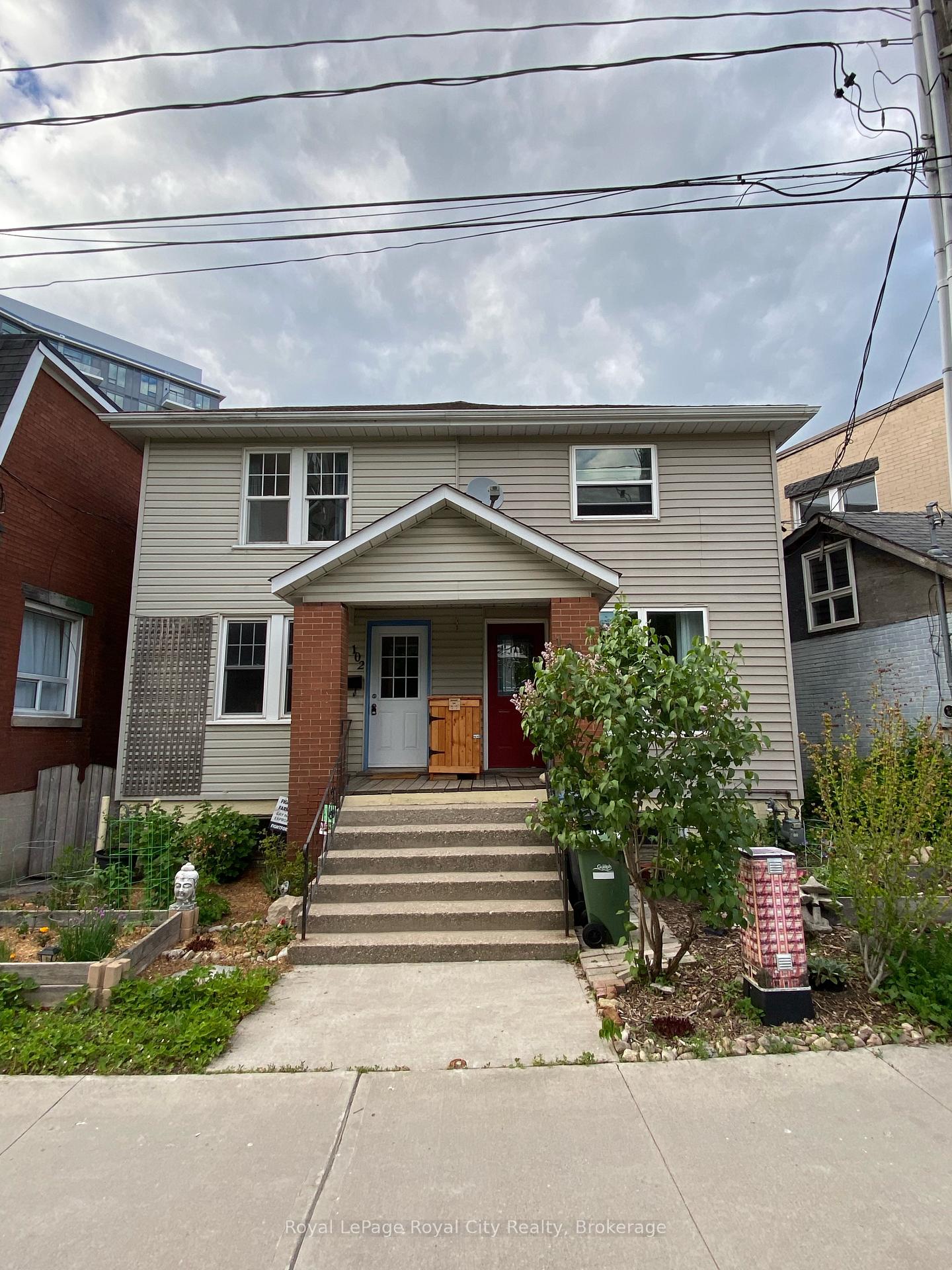 Front of 104 Neeve Street