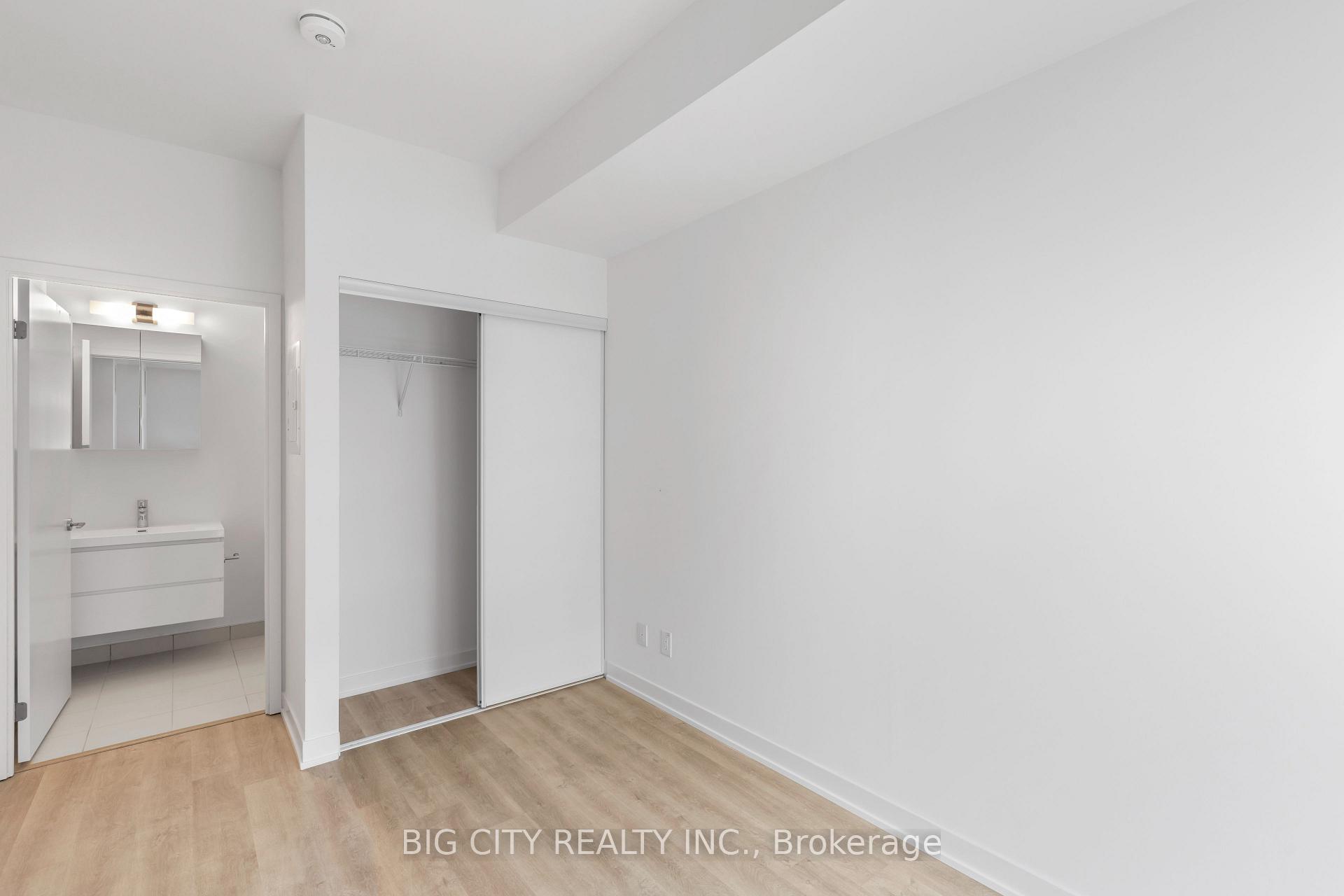 Photo 5 of Unit 725, 8119 Birchmount Road, Markham, Unionville — HOMEH