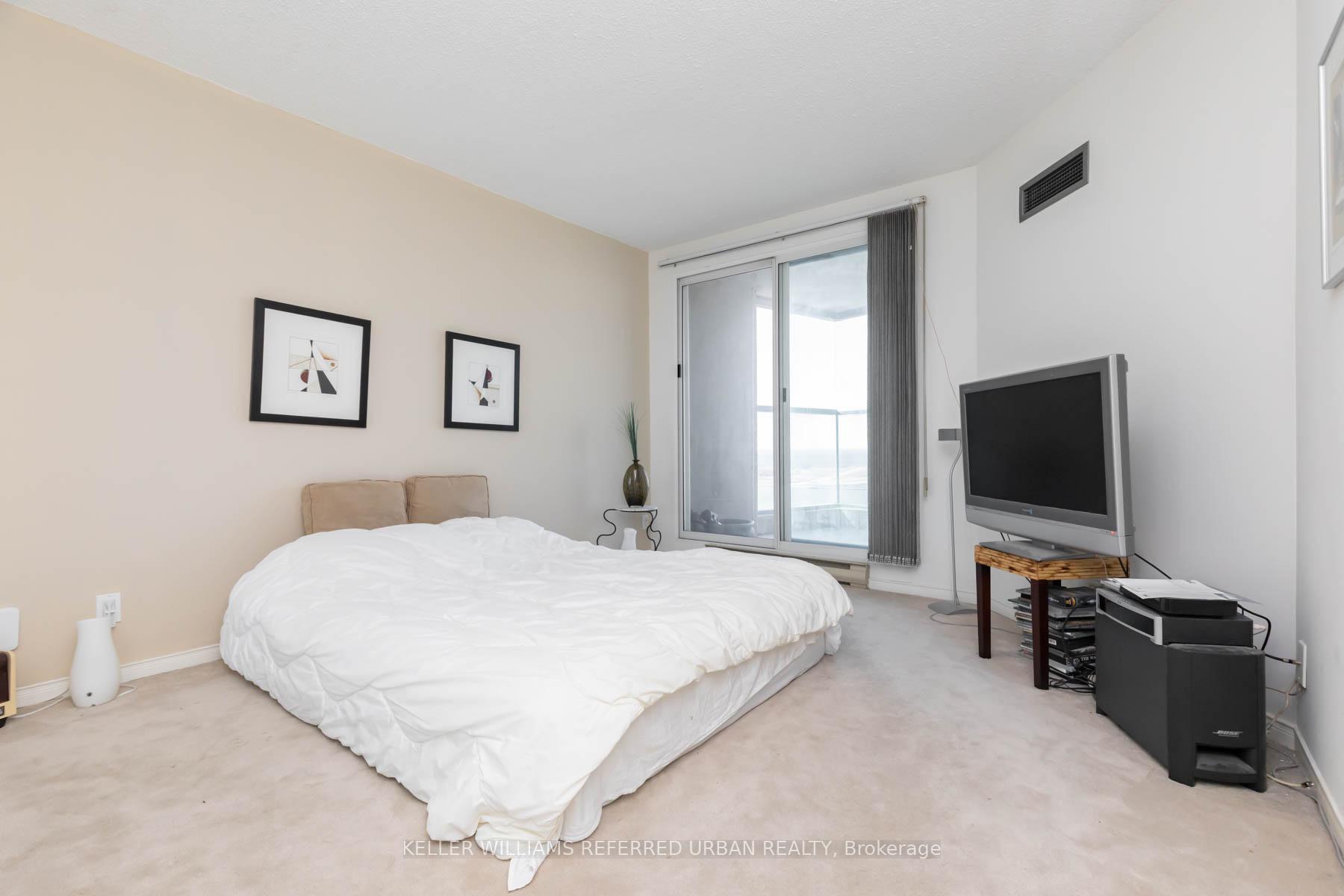 Photo 4 of Unit 2910, 77 Harbour Square, Toronto, Waterfront Communities — HOMEH
