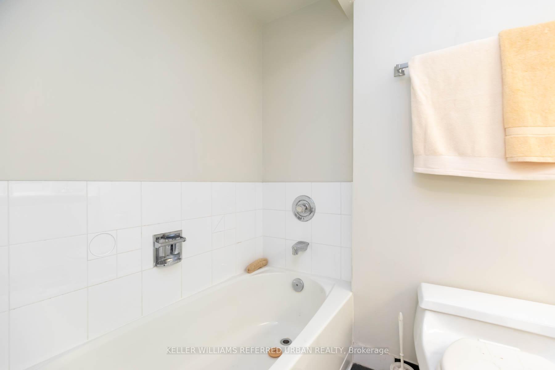Photo 10 of Unit 2910, 77 Harbour Square, Toronto, Waterfront Communities — HOMEH