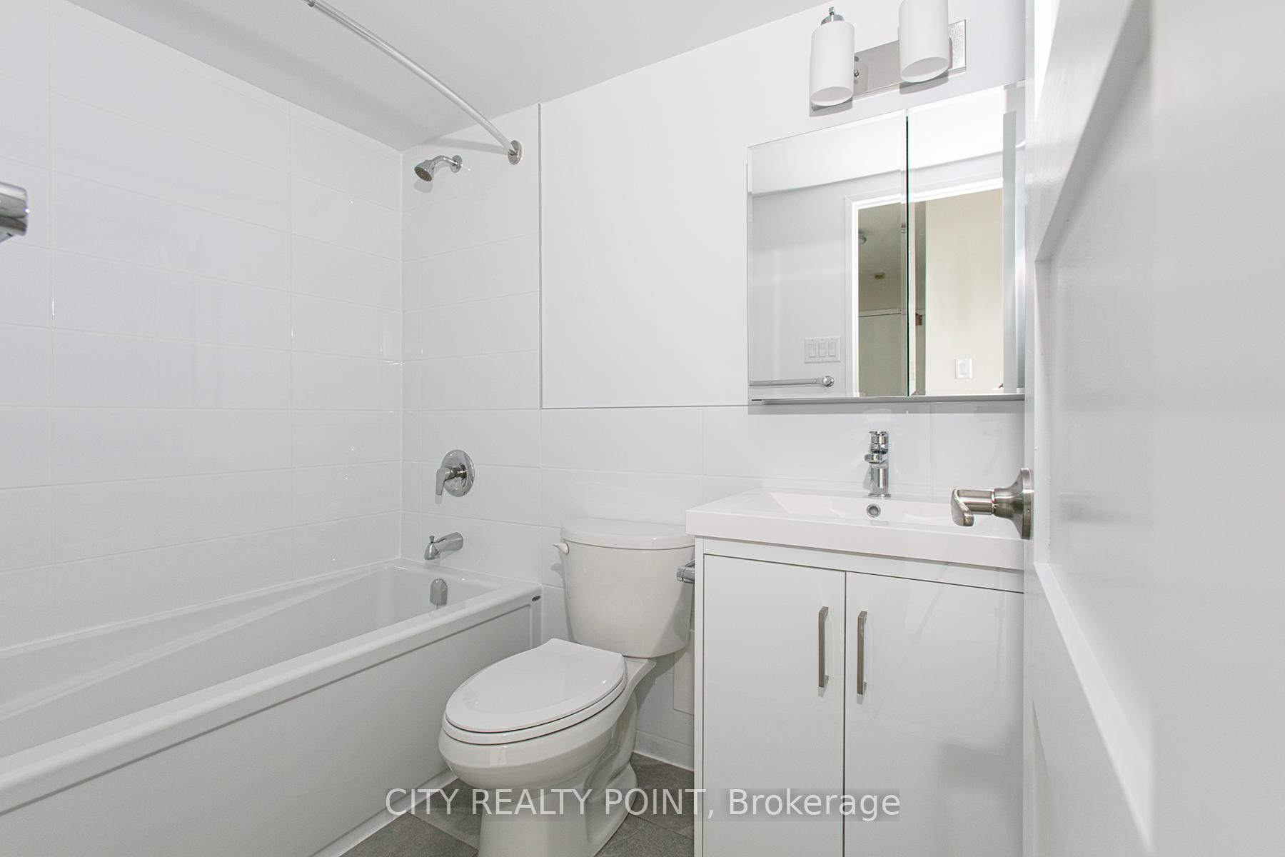 Photo 3 of Unit 1503, 33 Isabella Street, Toronto, Church-Yonge Corridor — HOMEH