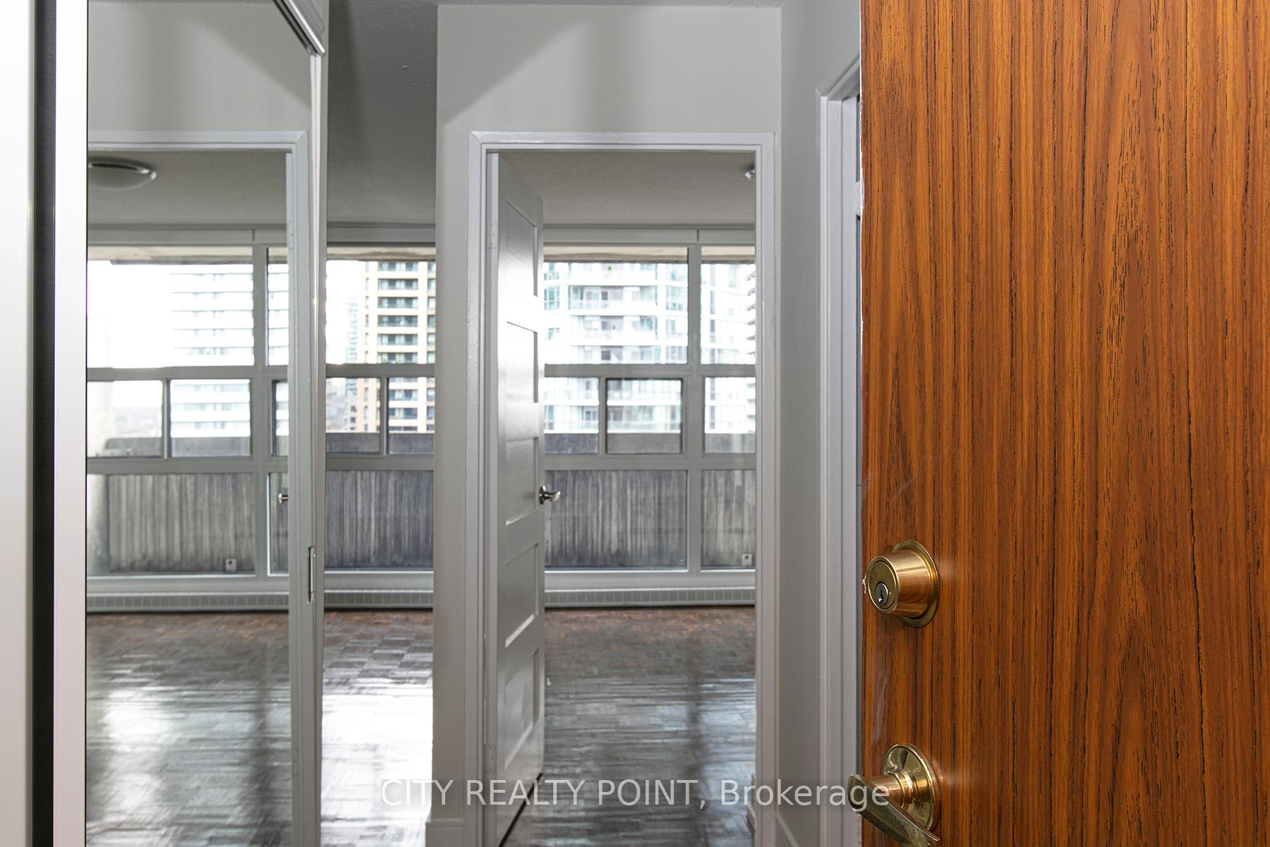 Photo 4 of Unit 1503, 33 Isabella Street, Toronto, Church-Yonge Corridor — HOMEH