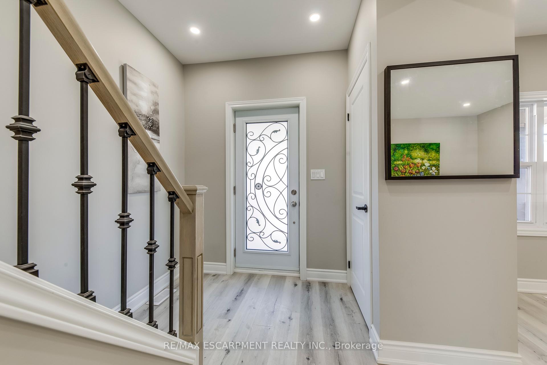Photo 4 of 176 Garside Avenue N, Hamilton, Homeside — HOMEH