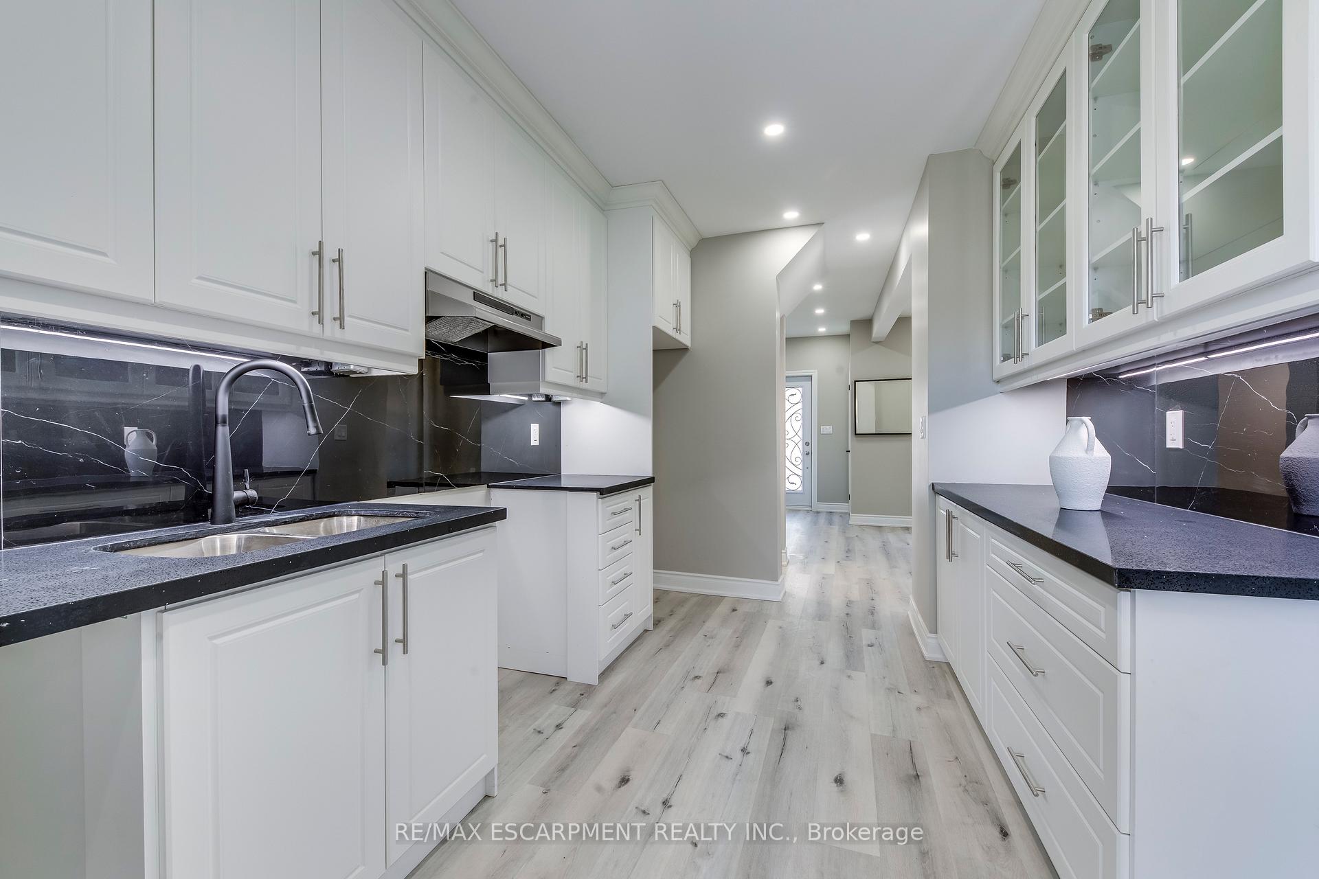 Photo 7 of 176 Garside Avenue N, Hamilton, Homeside — HOMEH