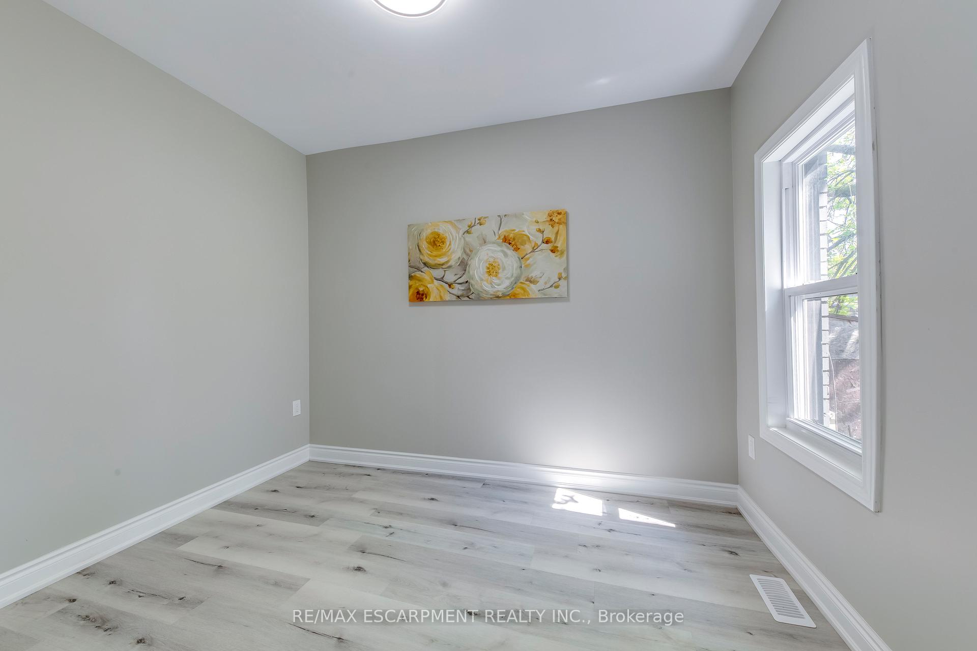 Photo 18 of 176 Garside Avenue N, Hamilton, Homeside — HOMEH