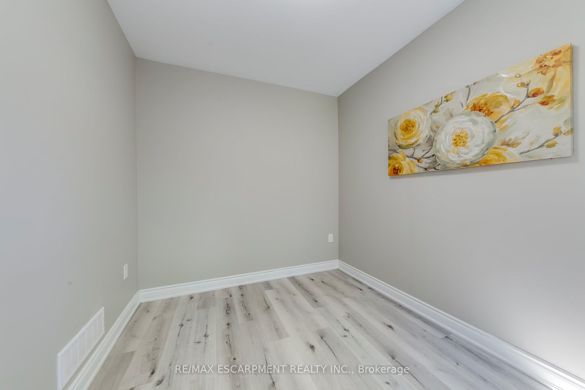 Photo 16 of 176 Garside Avenue N, Hamilton, Homeside — HOMEH