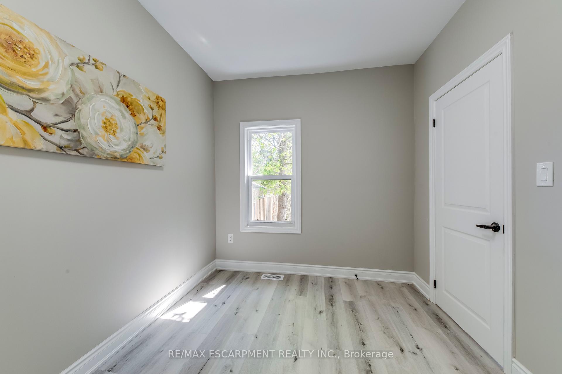 Photo 13 of 176 Garside Avenue N, Hamilton, Homeside — HOMEH