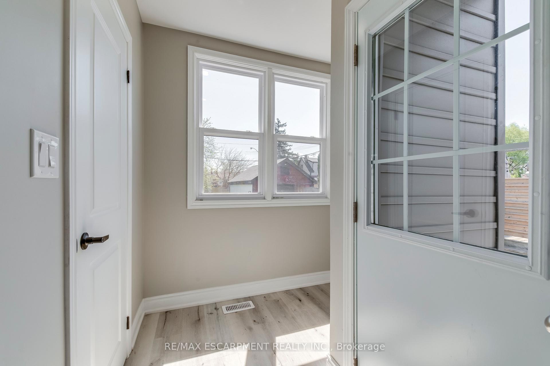 Photo 14 of 176 Garside Avenue N, Hamilton, Homeside — HOMEH