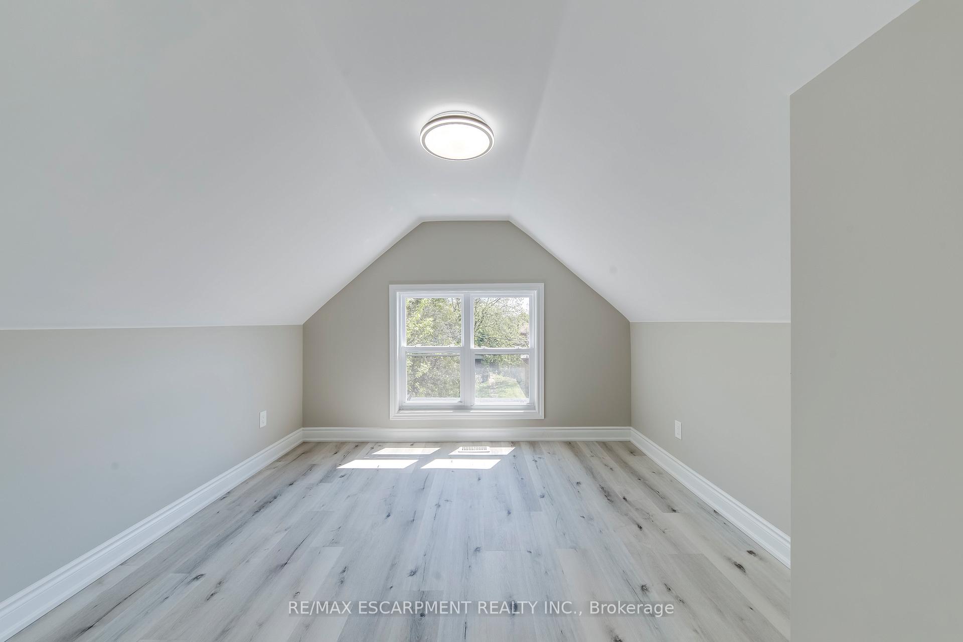 Photo 32 of 176 Garside Avenue N, Hamilton, Homeside — HOMEH