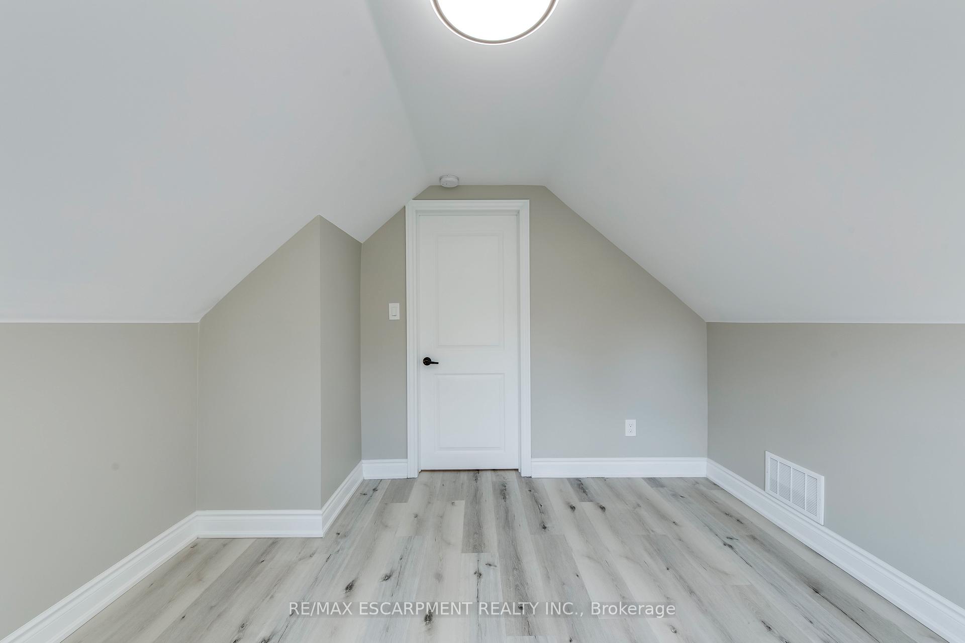 Photo 26 of 176 Garside Avenue N, Hamilton, Homeside — HOMEH